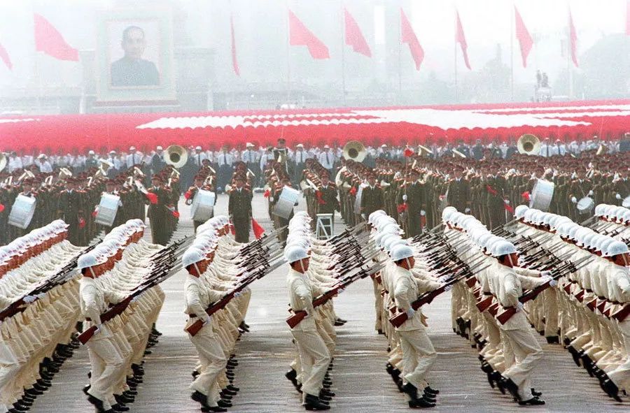 中國閱兵史上的霸氣瞬間，回顧1984年的閱兵盛況，中國閱兵史上的霸氣瞬間，回顧1984年閱兵盛況的震撼瞬間