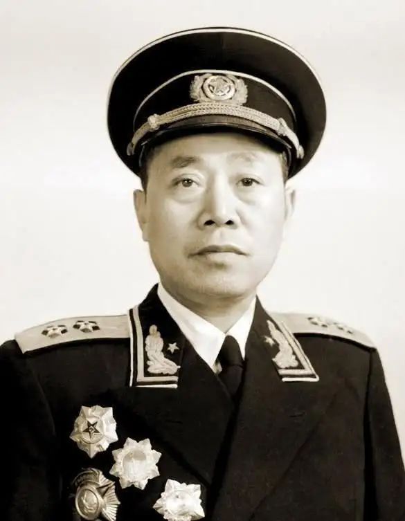 上將上面還有等級(jí)嗎，探究軍銜體系中的高級(jí)職位與等級(jí)劃分，軍銜體系揭秘，上將之上是否還有更高級(jí)別？高級(jí)職位與等級(jí)劃分全解析