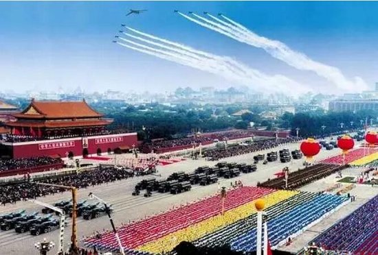 慶祝祖國輝煌，50周年國慶大閱兵高清完整版回顧，慶祝祖國輝煌，國慶大閱兵高清完整版回顧，共襄五十周年慶典盛況