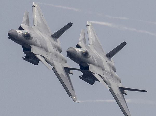 軍事震撼，20架轟炸機(jī)傾瀉240枚導(dǎo)彈的力量展示，軍事震撼，20架轟炸機(jī)傾瀉導(dǎo)彈力量展示日