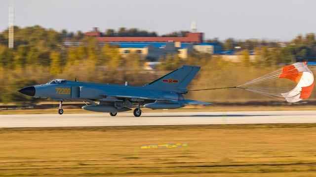 關(guān)于2022年殲-7還有多少架的探討，探討，殲-7戰(zhàn)機(jī)在2022年的數(shù)量概況