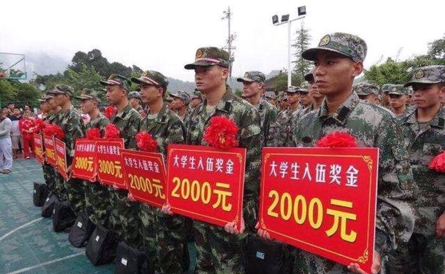大學(xué)生如何參軍，一條充滿(mǎn)榮耀與成長(zhǎng)的道路，大學(xué)生參軍之路，榮耀與成長(zhǎng)的交織