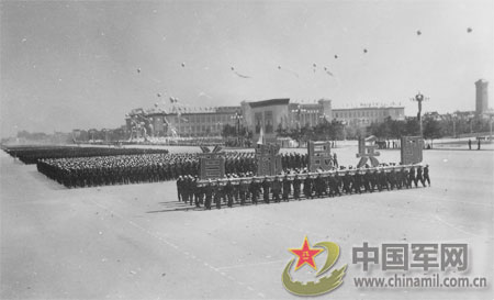 重溫歷史瞬間，探索1959年國(guó)慶閱兵視頻，重溫歷史瞬間，探索經(jīng)典，回顧1959年國(guó)慶閱兵盛況