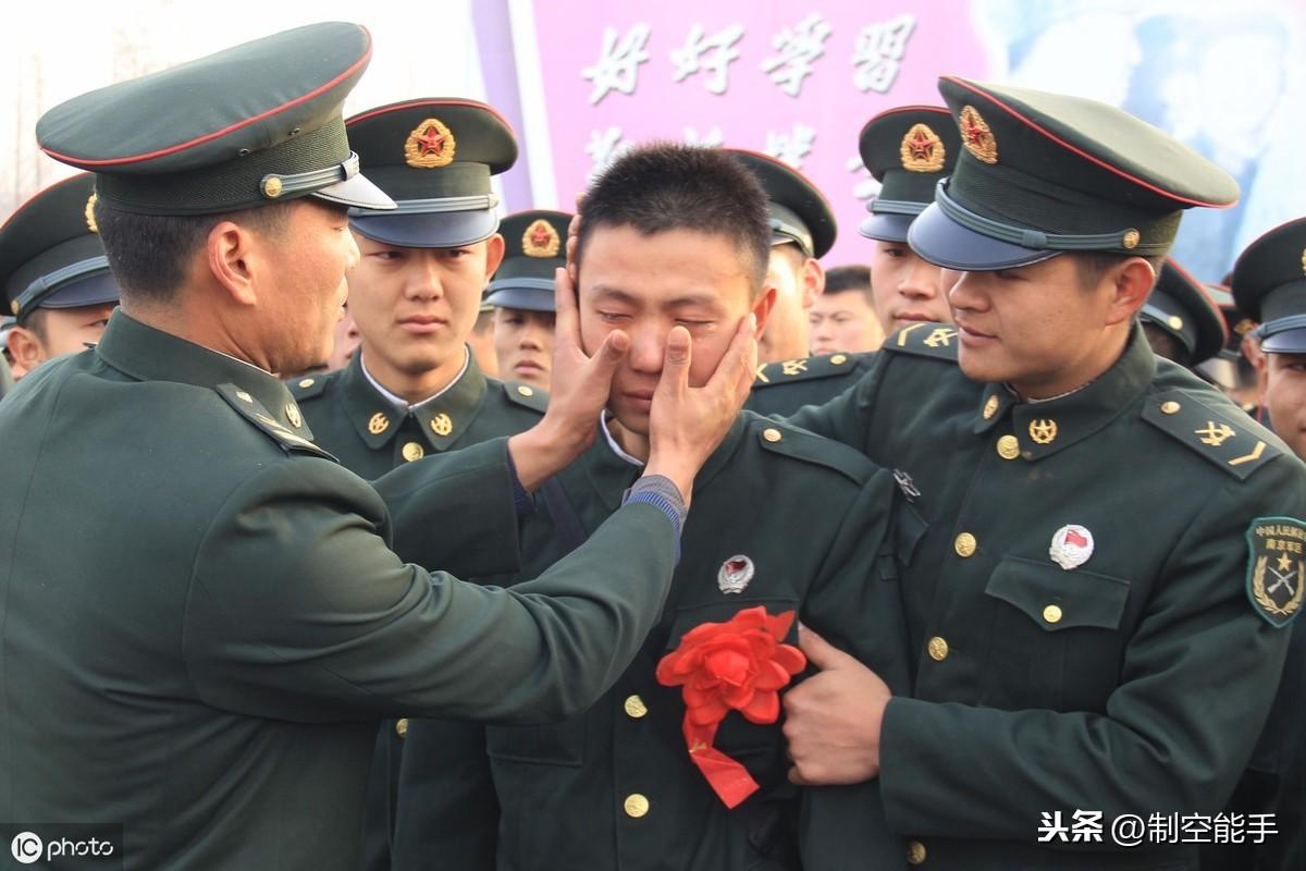 空軍義務(wù)兵在軍隊(duì)中的職責(zé)與角色，探尋空軍義務(wù)兵的主要任務(wù)，空軍義務(wù)兵職責(zé)與角色探究，主要任務(wù)解析