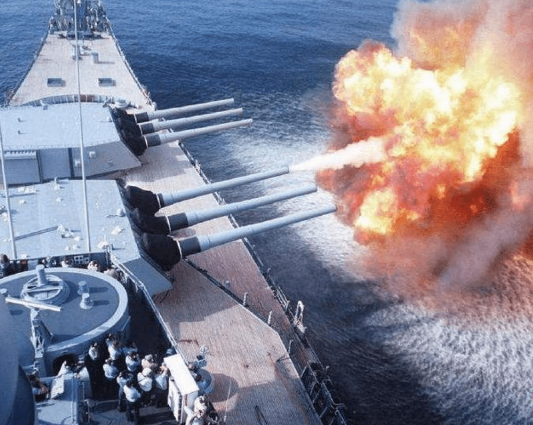 為什么岸炮打不過艦炮，深度解析背后的原因，岸炮與艦炮的較量，解析背后的原因與差異