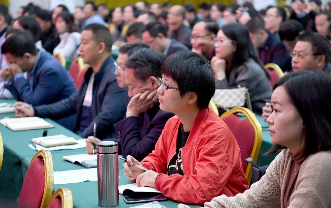 新聞報(bào)刊最新一期，深度解讀熱點(diǎn)事件，掌握最新資訊動(dòng)向，新聞熱點(diǎn)深度解讀，掌握最新資訊動(dòng)向