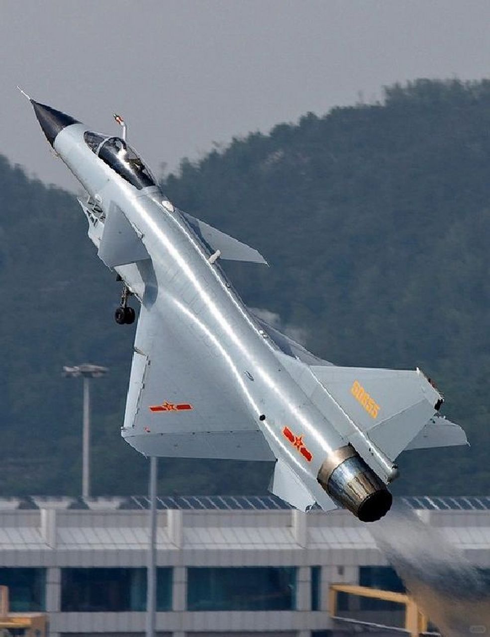 殲-10戰(zhàn)斗機(jī)是幾代機(jī)？全面解析中國(guó)空軍的主力戰(zhàn)機(jī)，中國(guó)空軍主力戰(zhàn)機(jī)殲-10戰(zhàn)斗機(jī)的全面解析，幾代機(jī)？