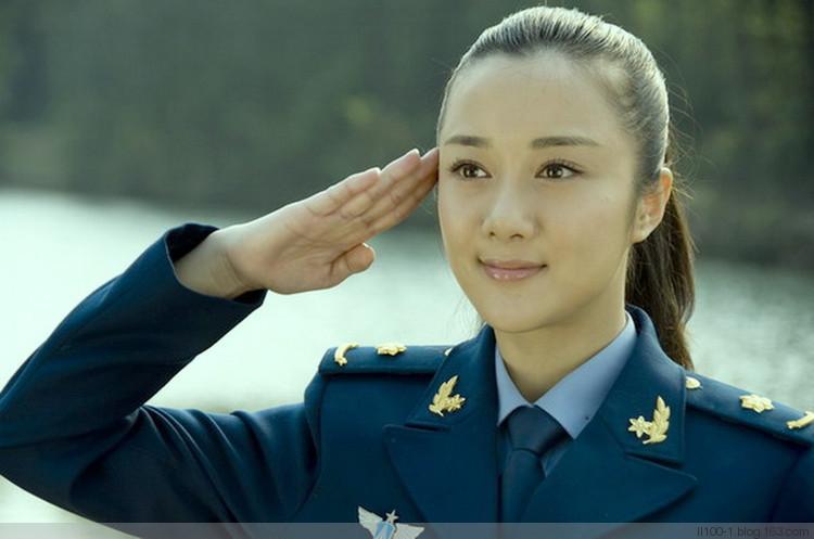 最美女兵軍禮，榮耀與責(zé)任并存，最美女兵軍禮，榮耀與責(zé)任的交響