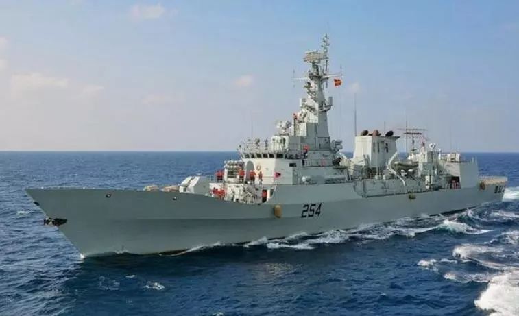 中國(guó)目前最先進(jìn)的軍艦，展現(xiàn)強(qiáng)大的國(guó)防實(shí)力，中國(guó)最尖端軍艦彰顯國(guó)防實(shí)力