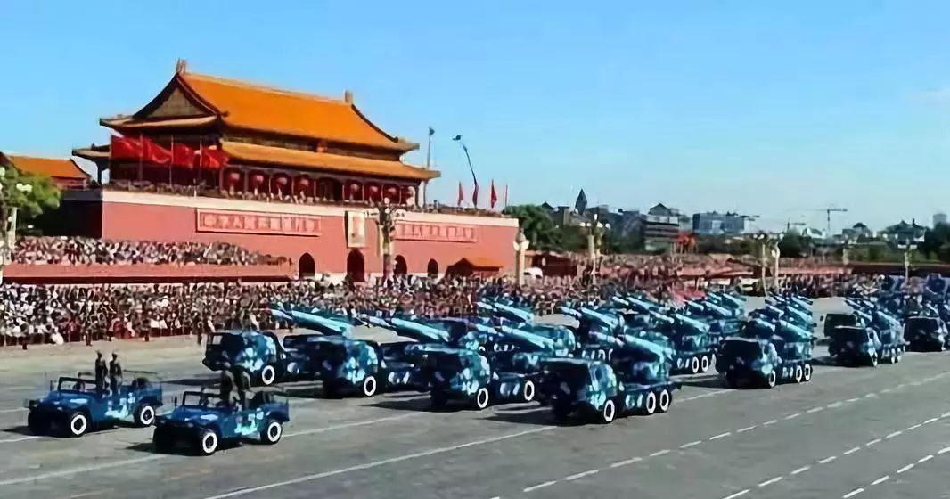 國慶70周年閱兵，展現(xiàn)中國力量與榮耀，國慶70周年閱兵，彰顯中國力量與榮光