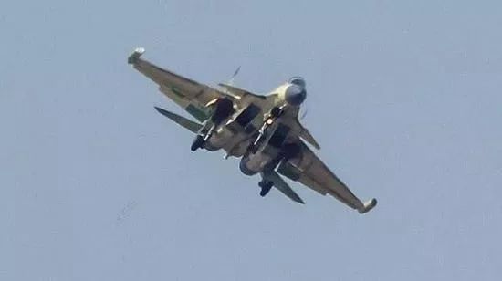 殲-15D，中國新一代艦載戰(zhàn)斗機(jī)的獨(dú)特優(yōu)勢與未來發(fā)展，殲-15D艦載戰(zhàn)斗機(jī)，獨(dú)特優(yōu)勢與未來展望