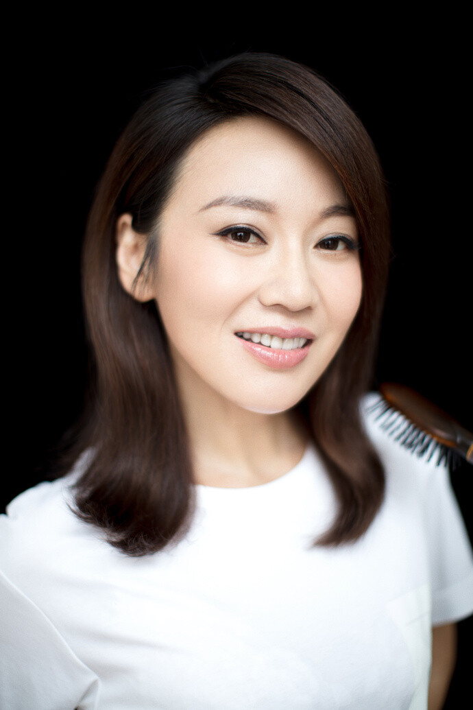 閆妮個人簡介，閆妮，演藝之路的個人簡介