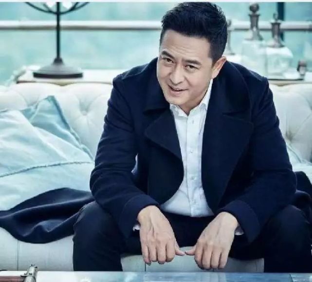 張嘉譯老婆王海燕資料，一位才華橫溢的女士的全方位介紹，張嘉譯妻子王海燕，才華橫溢的女士全方位介紹