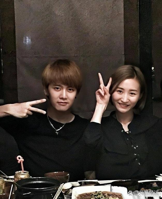 任嘉倫與老婆的恩愛現(xiàn)狀，揭秘他們的幸?；橐錾睿渭蝹惻c妻子的恩愛婚姻現(xiàn)狀，揭秘幸?；橐錾蠲孛? class=