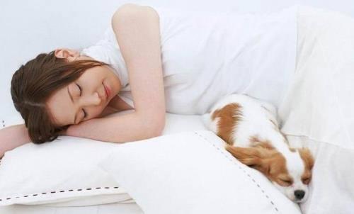 經(jīng)期飲食禁忌，經(jīng)期不能吃什么，經(jīng)期飲食禁忌，經(jīng)期應(yīng)避免哪些食物？