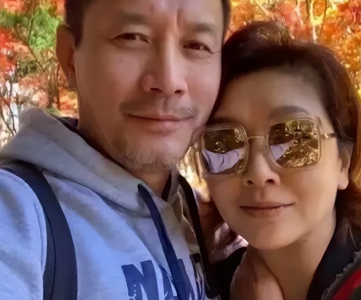 江珊現(xiàn)任丈夫身份揭秘，是田小潔還是張博？，江珊現(xiàn)任丈夫身份揭曉，田小潔還是張博？