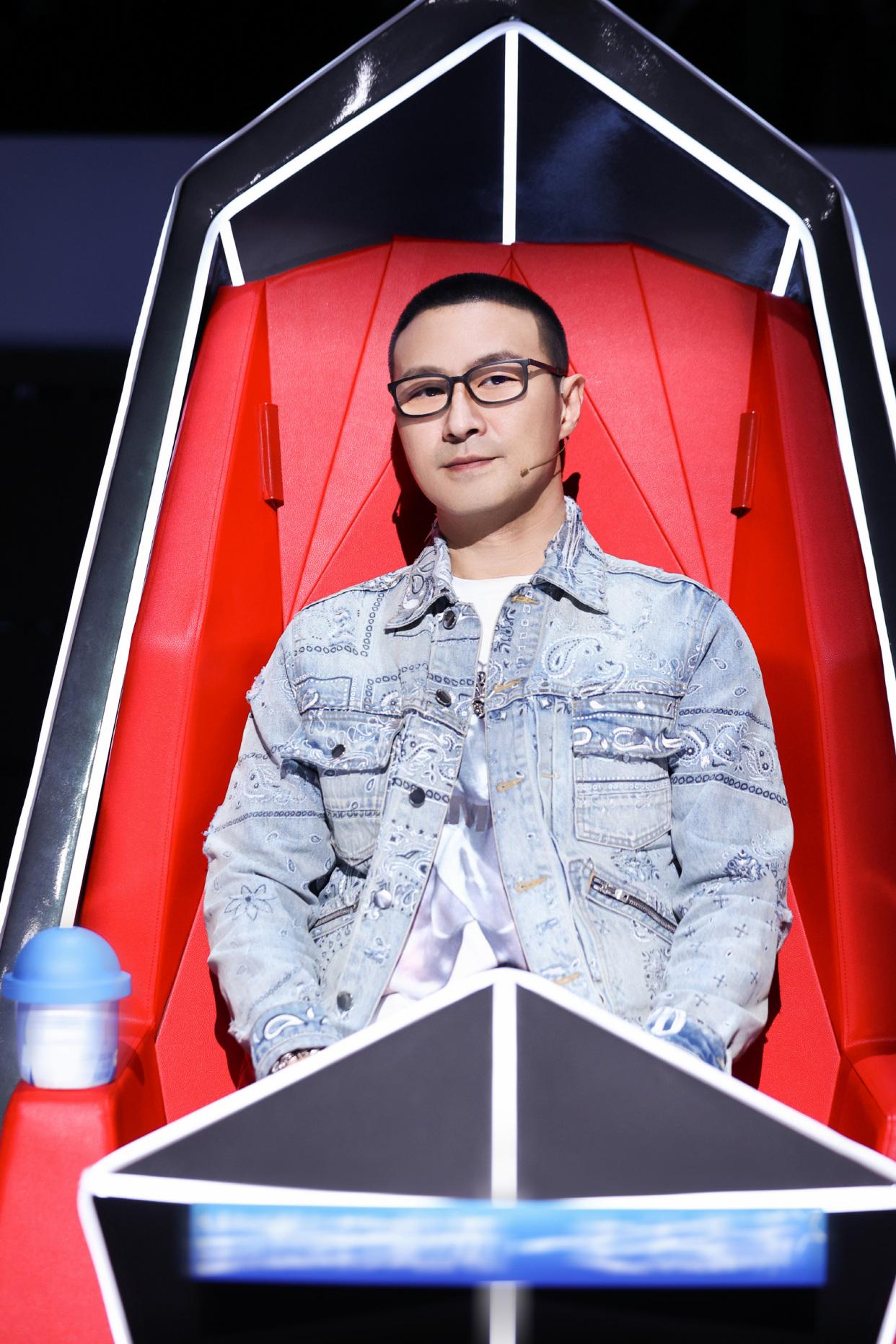 殲10與殲11，究竟誰更強大？深度解析兩款戰(zhàn)斗機的優(yōu)勢與劣勢，殲10與殲11，誰更勝一籌？兩款戰(zhàn)斗機的全面對比與深度解析