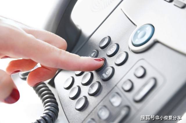 接電話插嘴卻說不出話的困境與解決策略，接電話插嘴卻失語，困境解析與解決策略