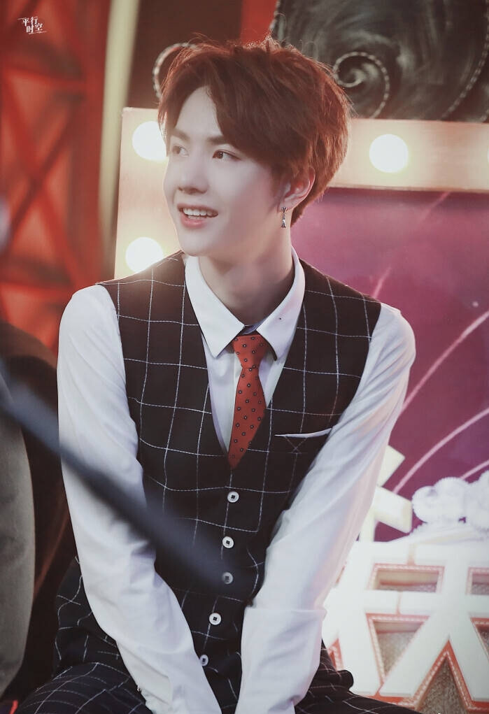 王白小姐、王中王與一肖中特，探索關(guān)鍵詞背后的神秘故事，王白小姐、王中王與一肖中特，關(guān)鍵詞背后的神秘故事探索