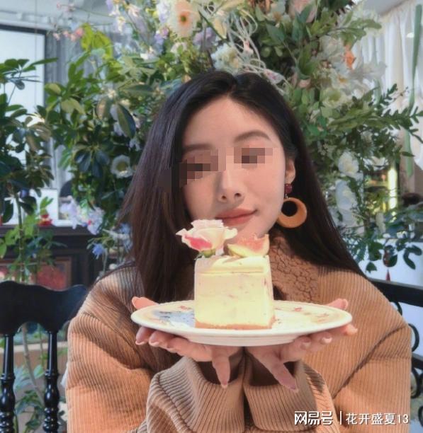 女演員爆料被導演睡過，揭示娛樂圈背后的真相與挑戰(zhàn)，娛樂圈背后的真相與挑戰(zhàn)，女演員爆料遭導演不正當行為內幕揭秘