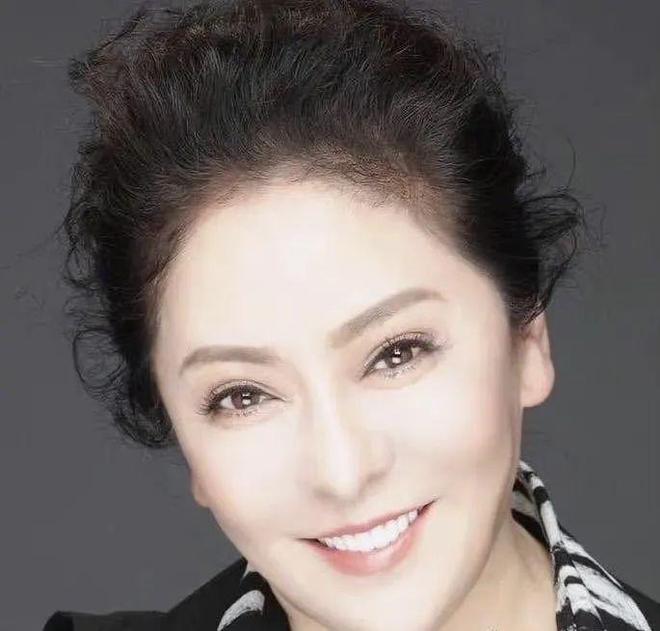 向家為什么看中郭碧婷，深度解析背后的原因，深度解析，向家為何青睞郭碧婷？原因探究與解讀