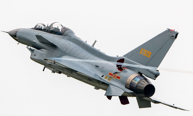 殲-10S，中國(guó)空軍的新銳利劍，中國(guó)空軍新銳利器，殲-10S利劍出擊