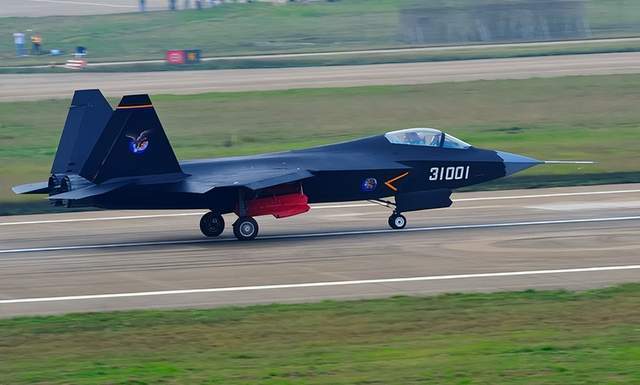 殲20與殲35，誰更先進？深度解析中國兩款頂尖戰(zhàn)機，殲20與殲35，深度對比解析，誰是中國頂尖戰(zhàn)機之冠？