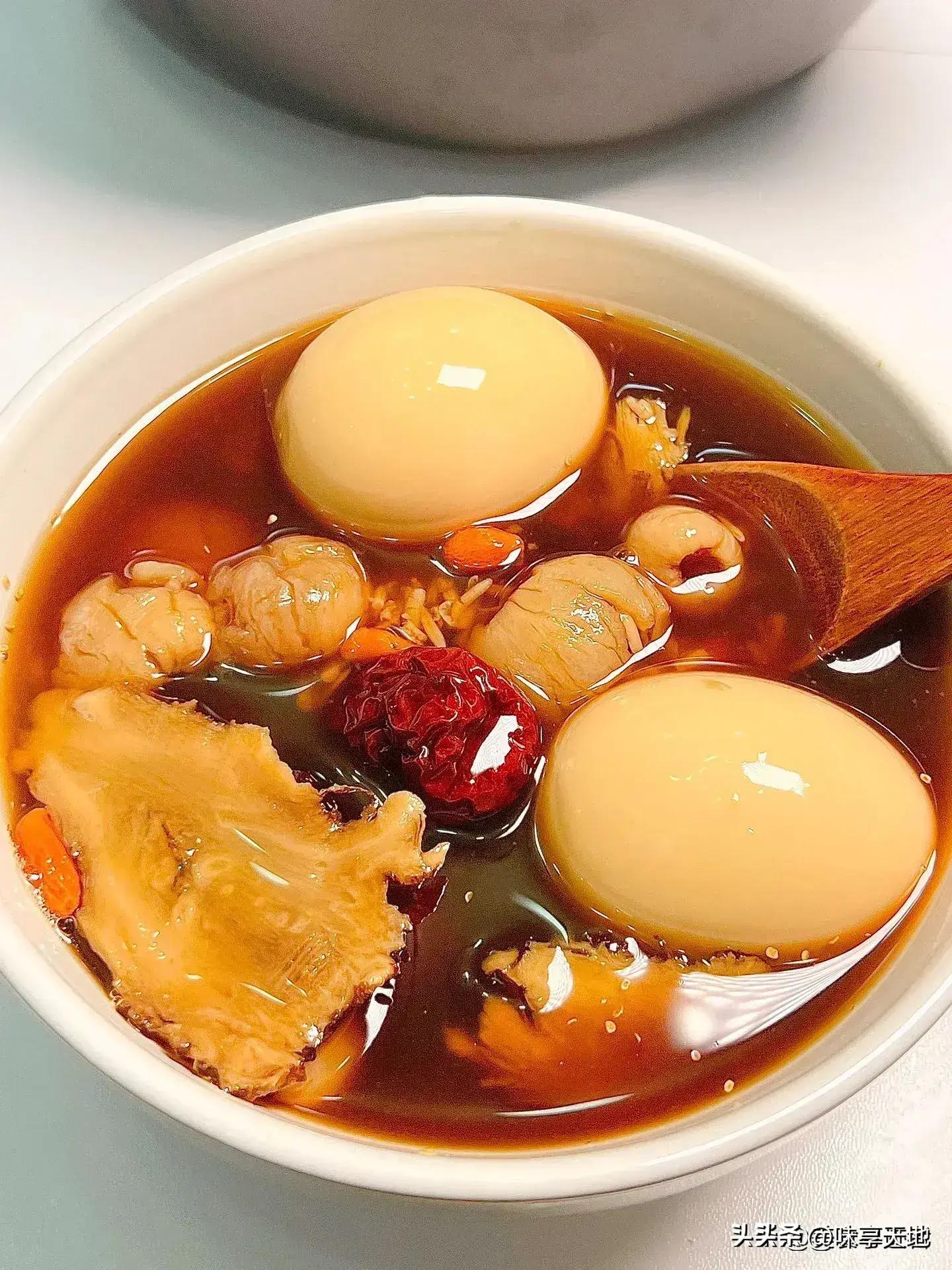 女人每天喝黃芪水好嗎？——深度解析黃芪的營(yíng)養(yǎng)價(jià)值與健康功效，深度解析，黃芪的營(yíng)養(yǎng)價(jià)值與健康功效，女性是否適合每天飲用黃芪水？