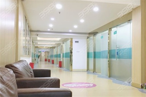 牙齒縫隙有黑黑的摳不下來——原因解析與應(yīng)對策略，牙齒縫隙黑漬難除，原因分析及應(yīng)對方法