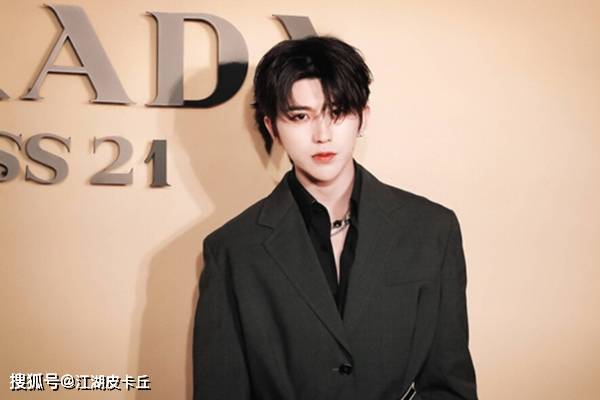 當(dāng)紅男明星排行榜 2021，星光璀璨，誰領(lǐng)風(fēng)騷？，2021當(dāng)紅男明星排行榜，星光熠熠，誰領(lǐng)風(fēng)騷？