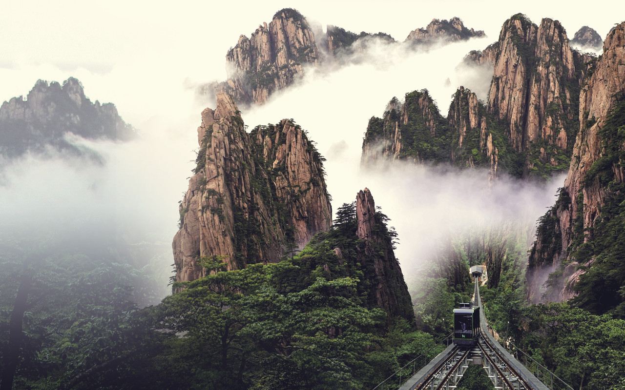 黃山當(dāng)?shù)馗鷪F(tuán)游，探索美麗的自然奇觀與豐富文化體驗(yàn)，黃山跟團(tuán)游，自然奇觀與文化體驗(yàn)之旅