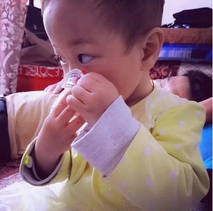 寶寶寧愿餓著也不吃奶粉，原因與解決方案，寶寶拒絕奶粉喂養(yǎng)，原因及應(yīng)對(duì)策略