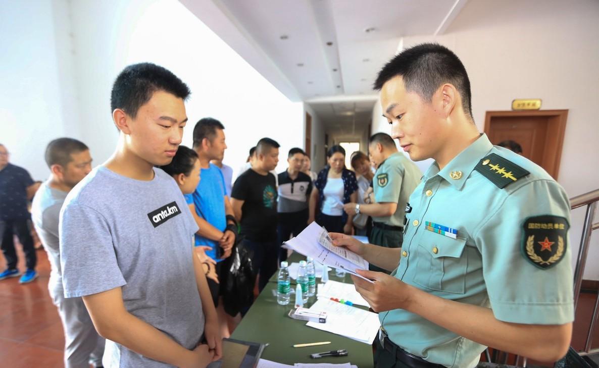 軍校近視眼能否報(bào)考？全面解讀軍校視力要求與標(biāo)準(zhǔn)，軍校視力要求與標(biāo)準(zhǔn)解讀，近視眼的報(bào)考資格探討