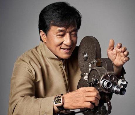 成龍個人詳細(xì)簡歷，成龍個人生平簡介