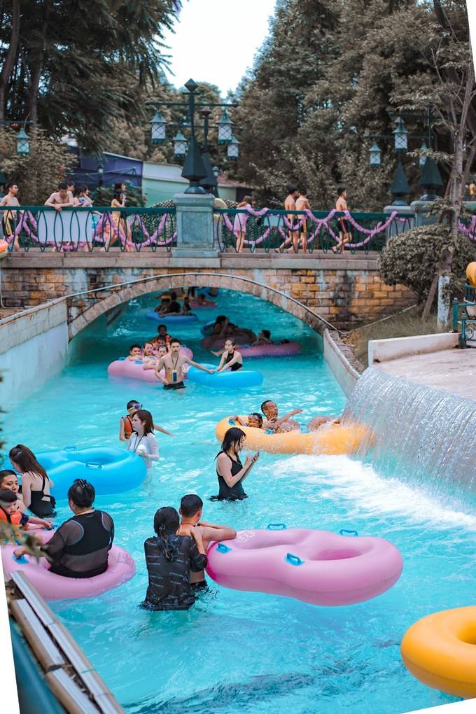 成都水上樂園哪個最好玩？全方位帶你探索最佳水上樂園，全方位探索成都最佳水上樂園，哪個最吸引你？