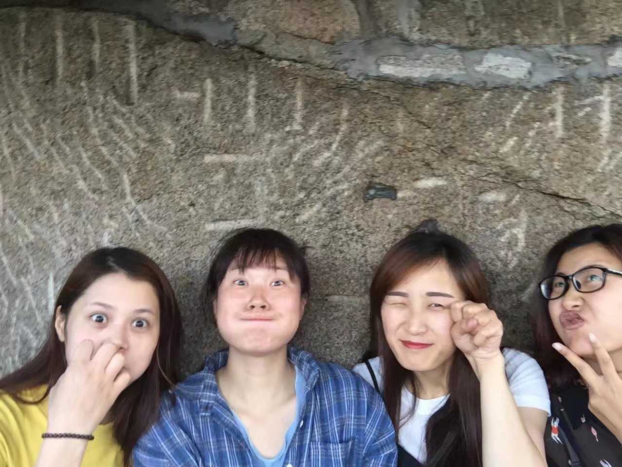 四個(gè)人玩我一個(gè)人，一種獨(dú)特的體驗(yàn)感受，四人圍攻下的獨(dú)特體驗(yàn)，一場(chǎng)獨(dú)特的游戲經(jīng)歷