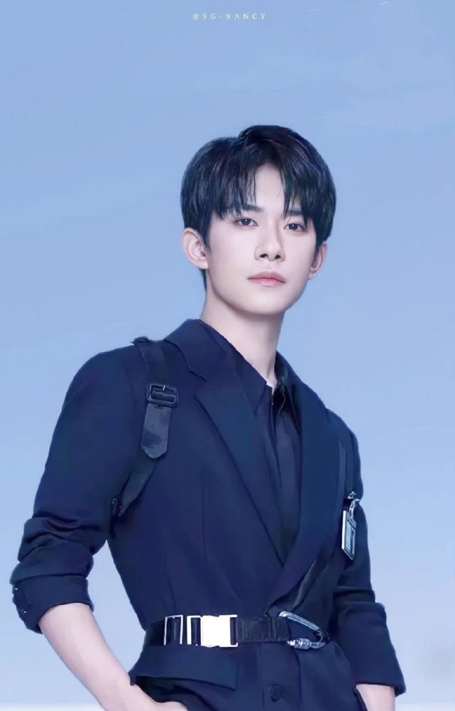 易烊千璽背后的老板是誰？深度解析背后的故事，揭秘易烊千璽背后的老板身份，深度解讀其背后的故事