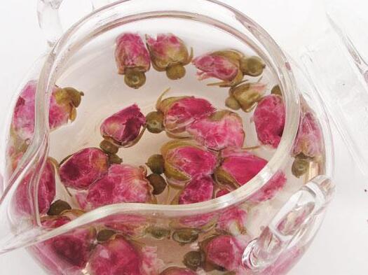 玫瑰花茶千萬別亂喝，正確飲用方法與注意事項，玫瑰花茶的飲用方法與注意事項，不亂飲，健康享受