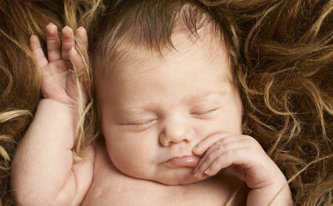 寶寶受涼流鼻涕小偏方，自然療法助寶寶恢復(fù)健康，寶寶受涼流鼻涕的自然療法小偏方，助寶寶恢復(fù)健康的小妙招