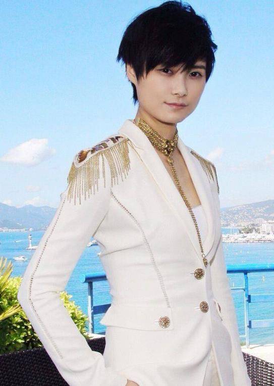 揭秘李宇春的家世背景，究竟有多強(qiáng)大？，李宇春家世背景大揭秘，究竟有多顯赫？