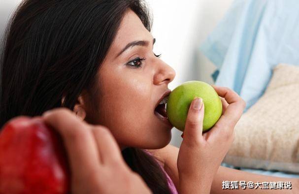 吃蘋果的三個最佳時間——健康生活從細節(jié)開始，吃蘋果的三個最佳時段，細節(jié)決定健康生活的開啟
