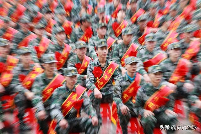 大學(xué)生征兵報(bào)名，邁向軍旅，青春建功，大學(xué)生征兵報(bào)名，邁向軍旅，青春熱血建功立業(yè)