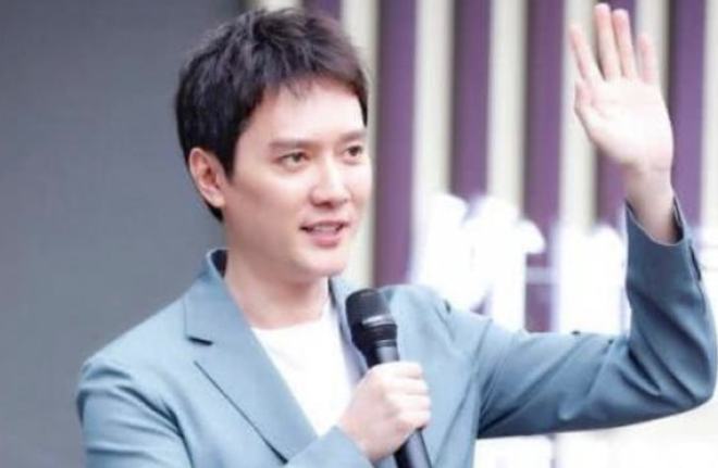 馮紹峰是哪里人？深度解析馮紹峰的背景與故事，馮紹峰背景揭秘，深度解析其籍貫與故事