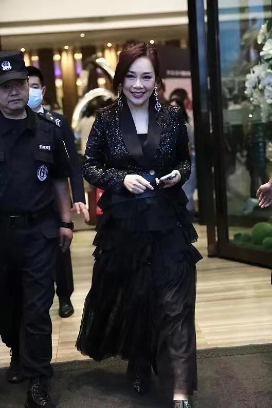 揭秘陳松伶的第一任老公身份，陳松伶第一任老公身份揭秘