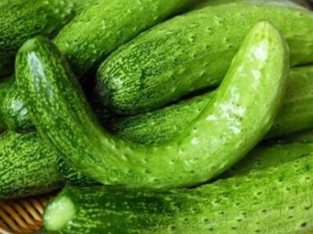 黃瓜的神奇力量，一個月吃黃瓜，尿酸降低的健康奇跡，黃瓜的神奇功效，一月飲食調(diào)整，尿酸降低見證健康奇跡