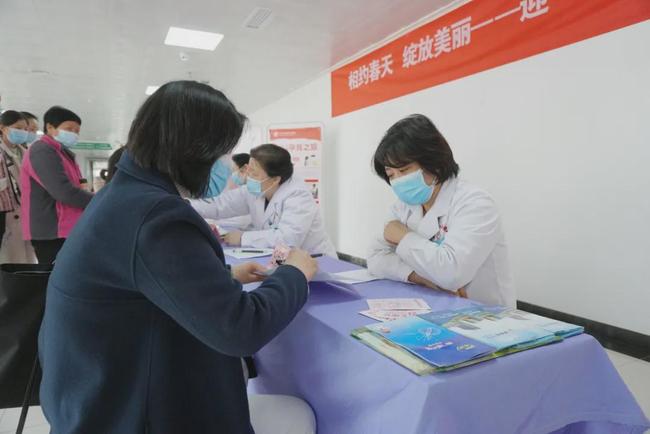 女性醫(yī)院咨詢(xún)免費(fèi)，關(guān)愛(ài)女性健康，專(zhuān)業(yè)醫(yī)療咨詢(xún)就在您身邊，女性健康咨詢(xún)免費(fèi)熱線，專(zhuān)業(yè)醫(yī)療關(guān)懷，守護(hù)女性健康之路